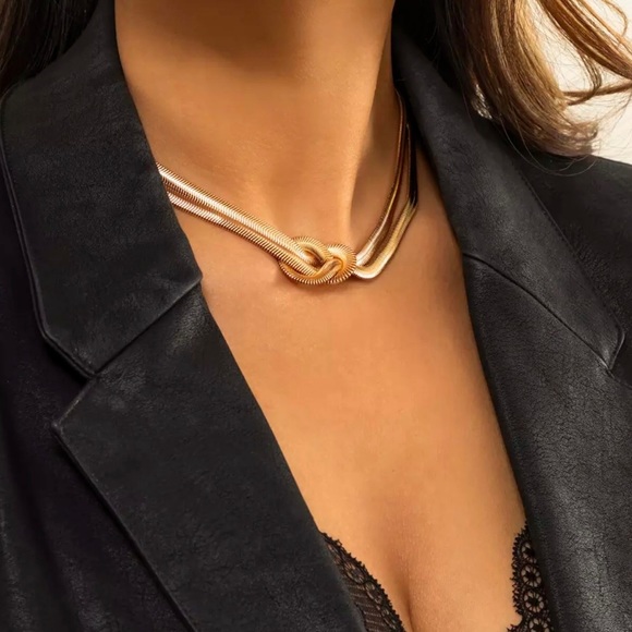 ✨✨Gold Knotted Snake Chain Necklace✨✨ - Picture 3 of 7